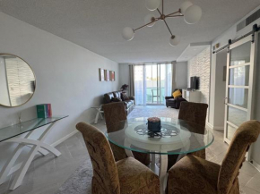 Beachfront stylish one bedroom in the Tides in Hollywood